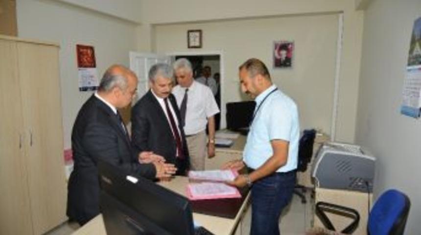 Vali Akın, Sgk&rsquo;da İncelemelerde Bulundu