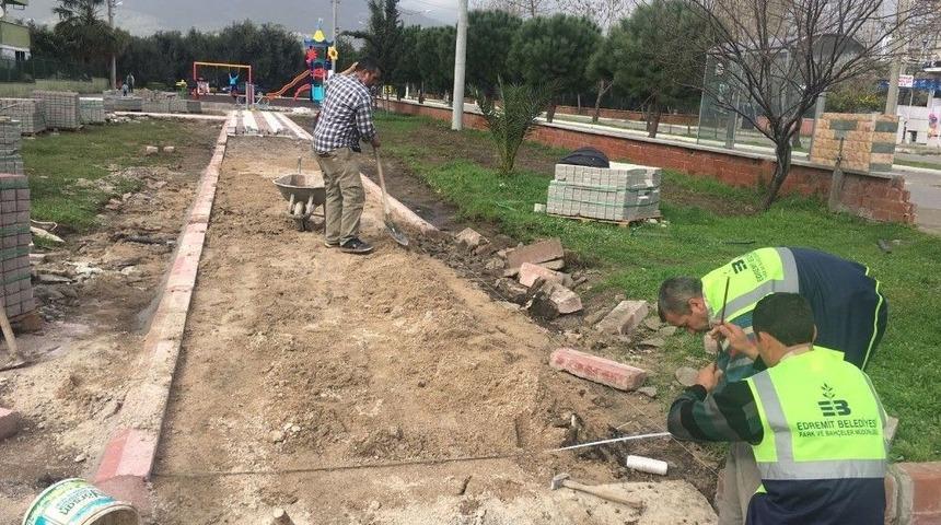 Edremit&rsquo;te Parklar G&uuml;zelleşiyor