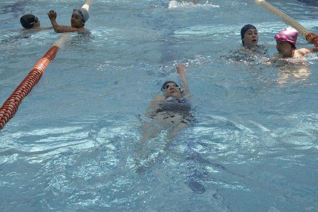 Kırsal Mahalle Sakini &Ccedil;ocuklara Tepebaşı Belediyesi&rsquo;nden Karne Hediyesi 1