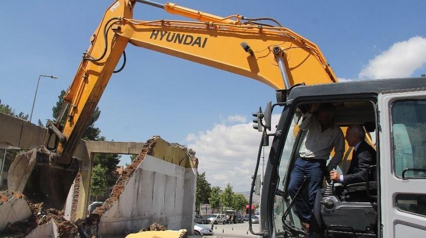 Cengiz Topel Caddesinde İkinci Etap &Ccedil;alışmaları Başladı
