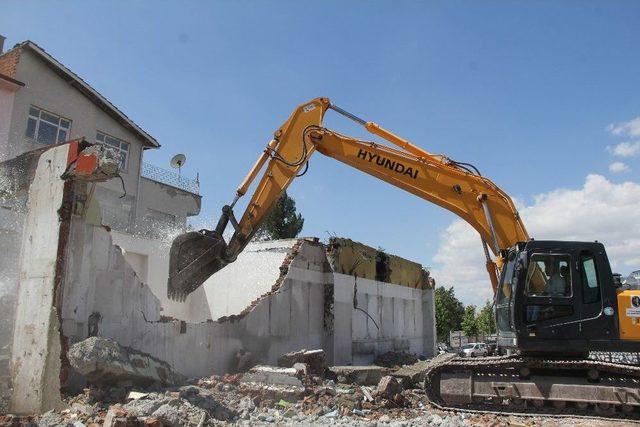 Cengiz Topel Caddesinde İkinci Etap Çalışmaları Başladı