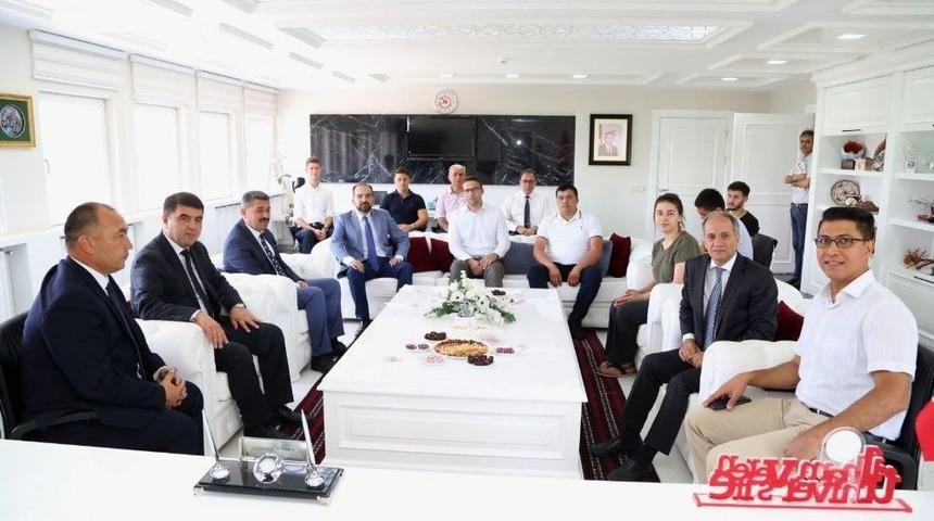 Sd&uuml; Ve &Ouml;zbekistan Nemengan Şehri Arasında &lsquo;g&uuml;l Ve &Ccedil;i&ccedil;ek&rsquo; İşbirliği