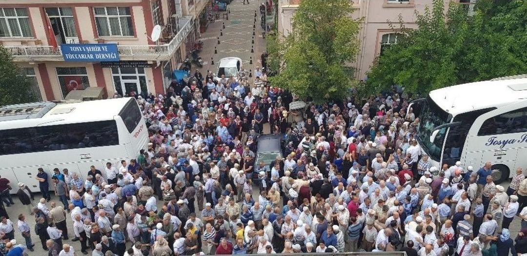 Tosya&rsquo;dan İlk Hac Kafilesi Dualarlauğurlandı