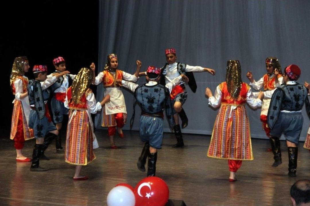 Suriyeli &Ouml;ğrenciler &rsquo;harman Dalı&rsquo; Oynadı, T&uuml;rk&uuml;ler S&ouml;yledi