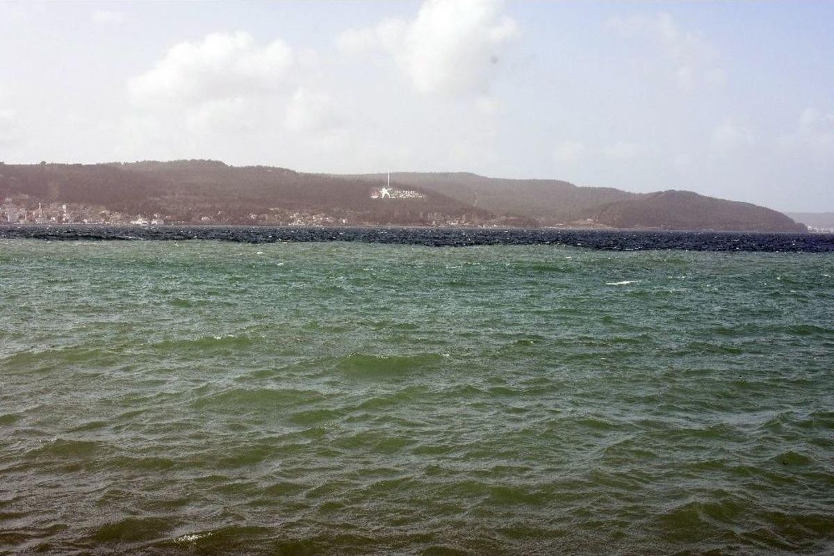 &Ccedil;anakkale Boğazı&rsquo;nın Rengi Değişti