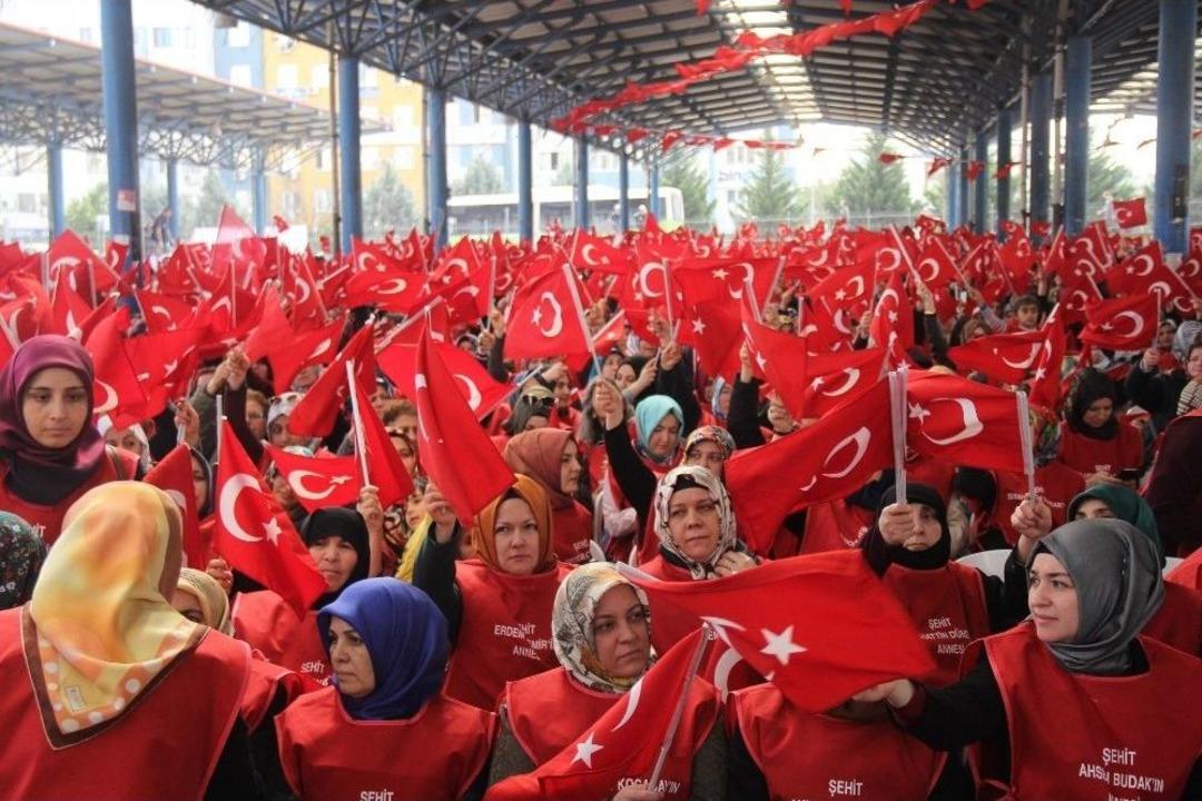 Kocaeli&rsquo;de Binerce Kadın Şehit Ve Şehit Anneleri İ&ccedil;in Bir Araya Geldi