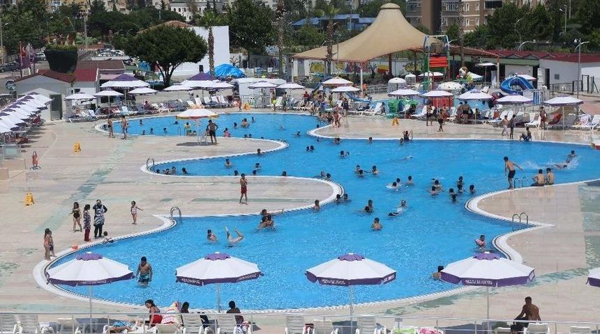 Mezitli Belediyesi Su Parkı Sıcak Yaz Aylarının Vazge&ccedil;ilmezi Oldu