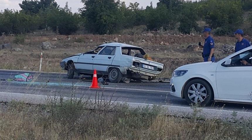 Dursunbey&rsquo;de Kaza: 1 &Ouml;l&uuml;, 2 Yaralı