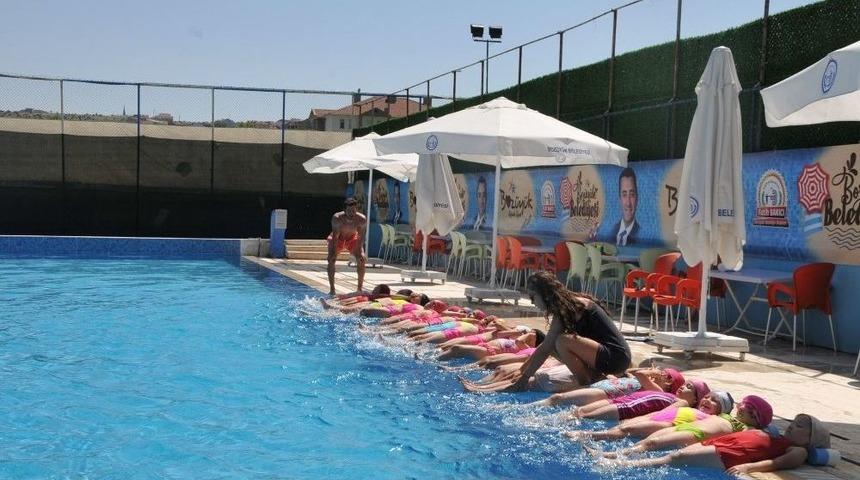 Boz&uuml;y&uuml;k&rsquo;te Minikler Y&uuml;zme &Ouml;ğreniyor