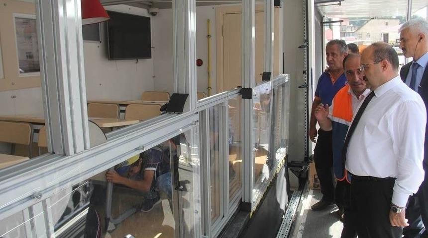 Deprem Sim&uuml;lasyon Tırı Bitlis&rsquo;te