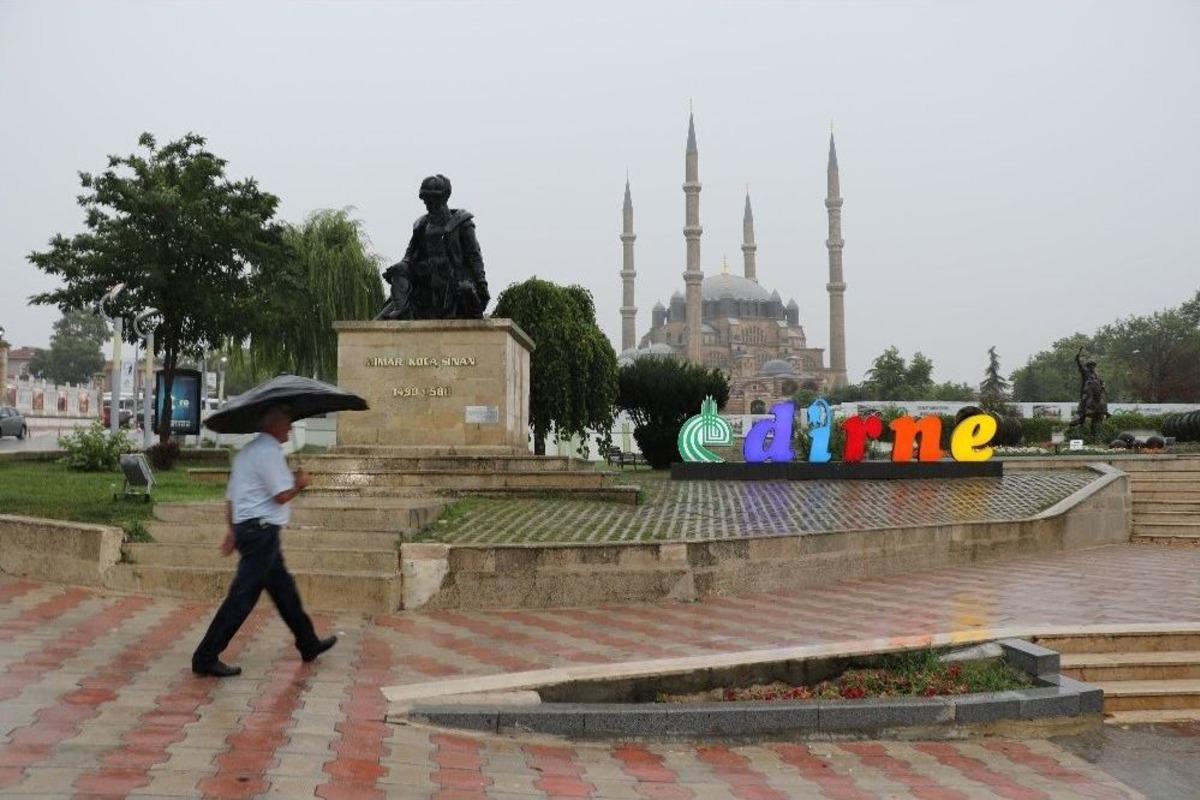 Bir Anda Bastırdı, Caddeler 5 Dakikada G&ouml;le D&ouml;nd&uuml;