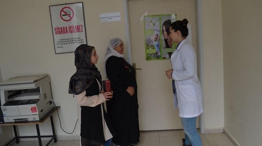 Kadınlar, Sağlık Taraması İ&ccedil;in &Ccedil;eyrek Altınla İkna Edildi