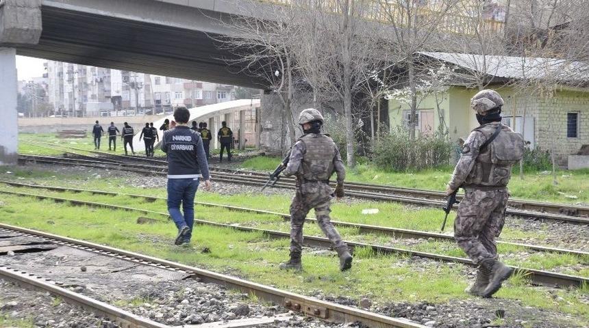 Diyarbakır Bağlar&rsquo;da 180 Polisle Narkotik Uygulaması