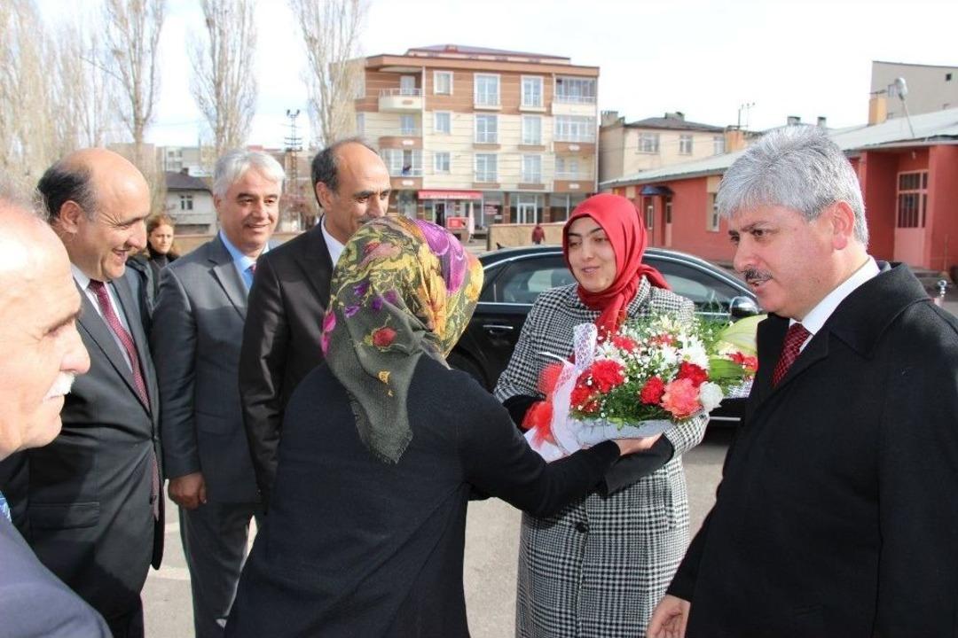 Okuma-yazma &Ouml;ğrendiğinde Cumhurbaşkanı Erdoğan&rsquo;a Mektup Yazacak