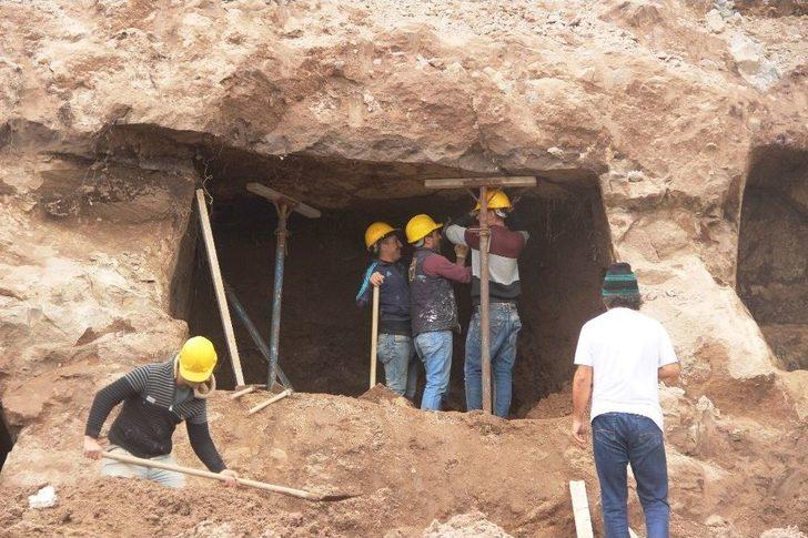 Villa İnşaatında Kaya Mezarları Bulundu G1