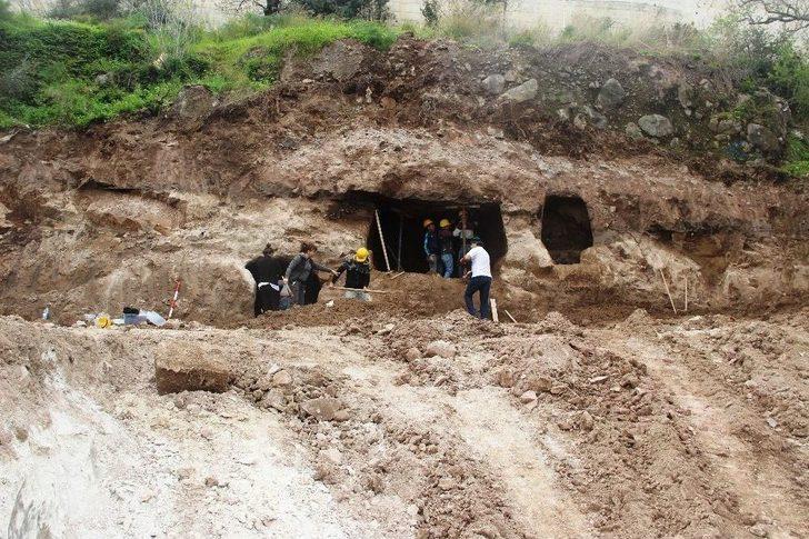 Villa İnşaatında Kaya Mezarları Bulundu G2