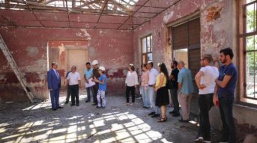 Engelsiz Sanat Evi&rsquo;nde &Ccedil;alışmalar S&uuml;r&uuml;yor