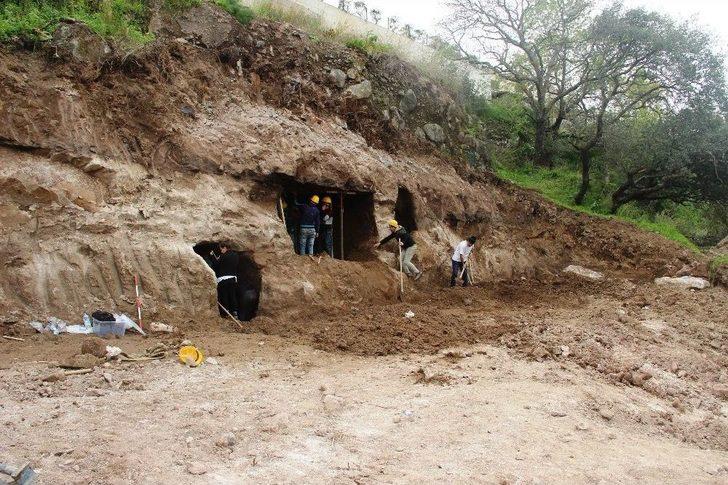 Villa İnşaatında Kaya Mezarları Bulundu G3