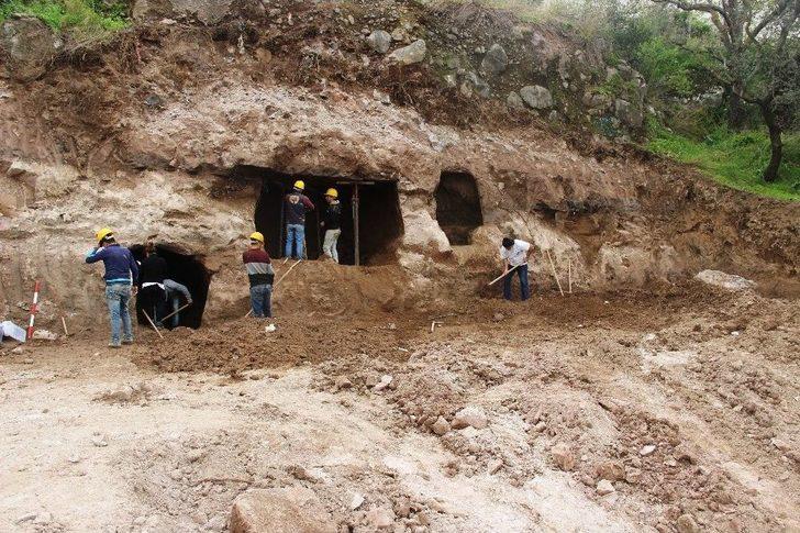 Villa İnşaatında Kaya Mezarları Bulundu G4