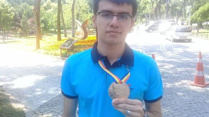 Lise &Ouml;ğrencisinden Uluslararası Matematik Başarısı