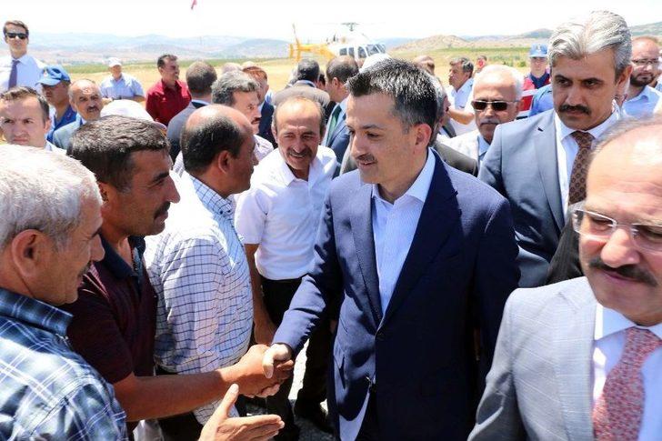 Bakan Pakdemirli, Yozgat’ta Meyve Bahçesini Gezdi G1