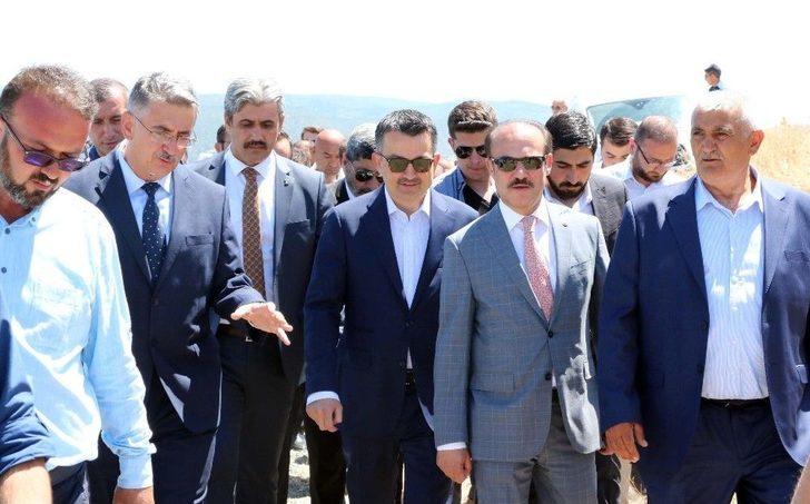 Bakan Pakdemirli, Yozgat’ta Meyve Bahçesini Gezdi G4