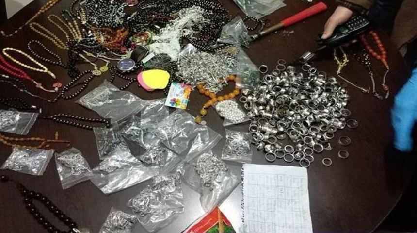 Polisten Hırsızlara Su&ccedil;&uuml;st&uuml;: 2 Tutuklama