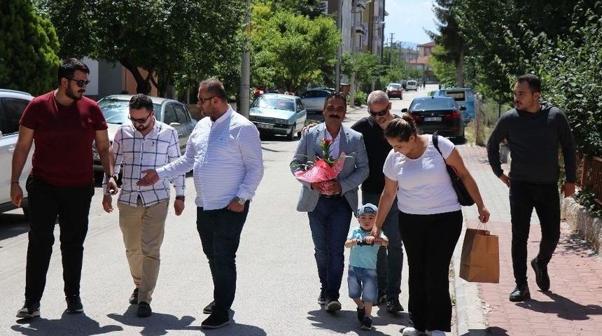 Skolyoz Hastası 3 Yaşındaki Berkay İş Adamlarının Desteğiyle Sağlığına Kavuştu