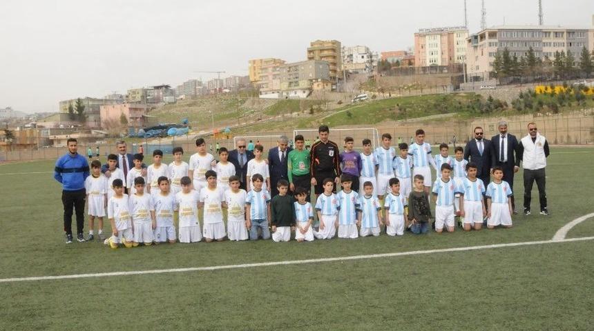 Beyt&uuml;şşebap&rsquo;ta Buldukları Bayrağı Direğe Asan &Ccedil;ocuklar İspanya&rsquo;ya Gidecek