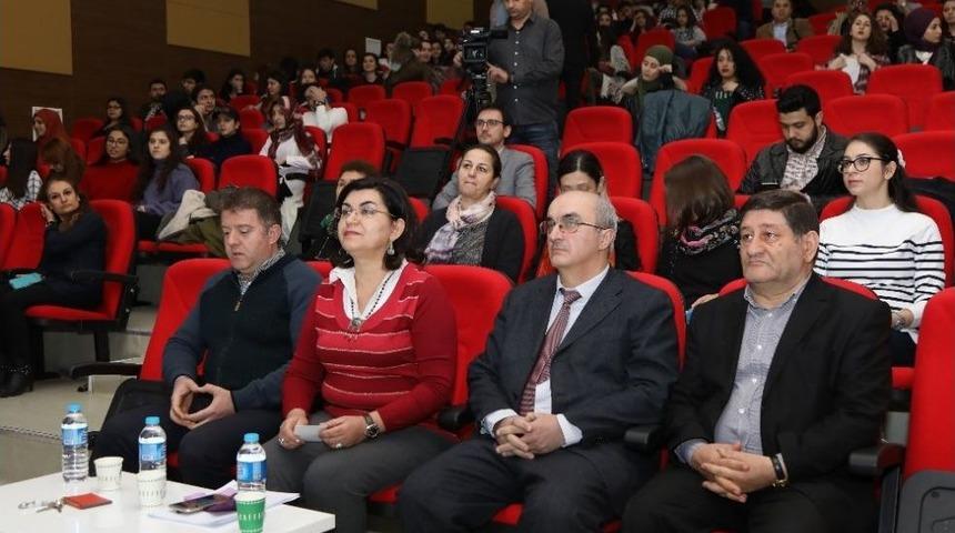 Er&uuml;&rsquo;de &Ccedil;ağdaş Rus Edebiyatı Anlatıldı