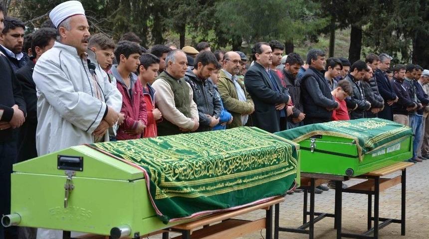Damatları Tarafından &Ouml;ld&uuml;r&uuml;len Baba Oğul Son Yolculuğuna Uğurlandı
