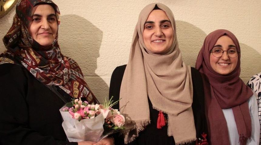 Başkan Sekmen Ebru &Ouml;zkan&rsquo;ı Memleketi Erzurum&rsquo;a Davet Etti