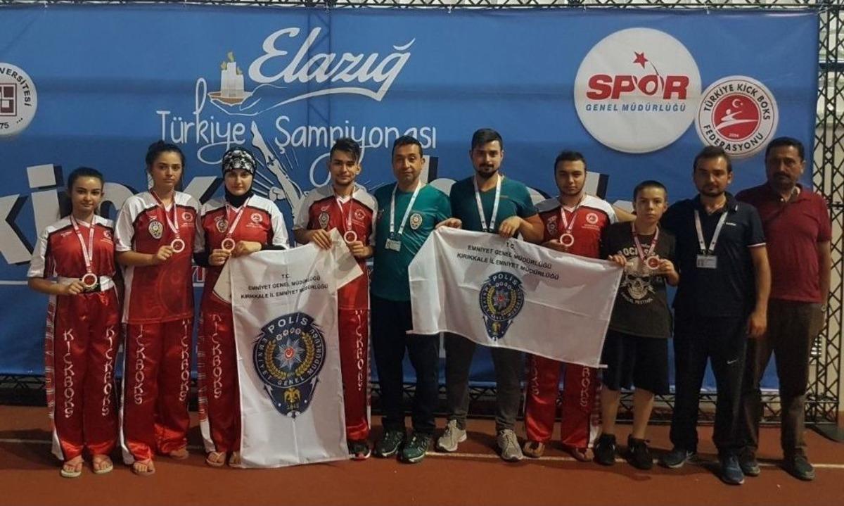 Polisg&uuml;c&uuml; Kick-boks Sporcuları D&uuml;nya Ve Avrupa Yolcusu