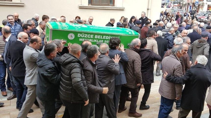 D&uuml;zce&rsquo;de Sevilen Doktor Toprağa Verildi