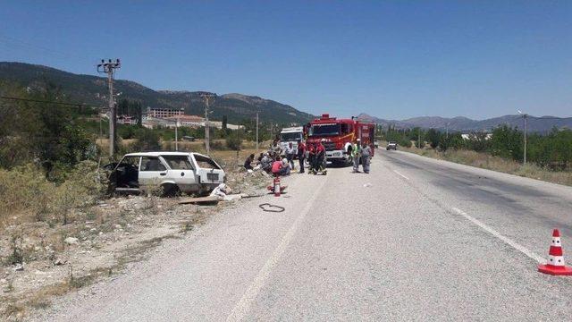 Denizli&rsquo;de Otomobil Takla Attı: 3 Yaralı 3