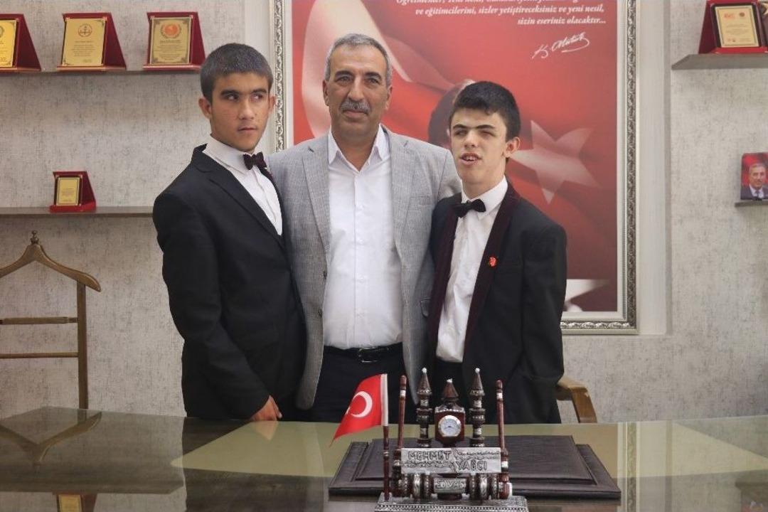 Milli Eğitim M&uuml;d&uuml;r&uuml; Yağcı&rsquo;dan Engelsiz Yeteneklere &Ouml;d&uuml;l