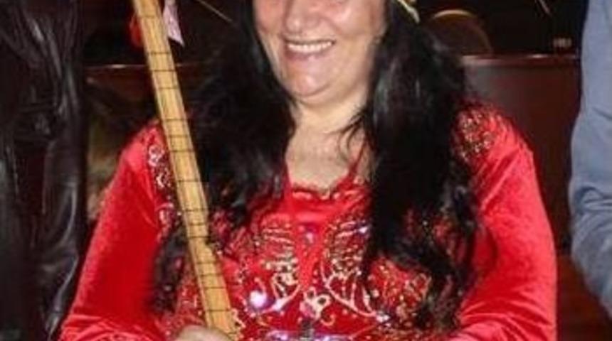 Halk Ozanı Ayten G&uuml;l&ccedil;ınar Silahlı Saldırıda Hayatını Kaybetti