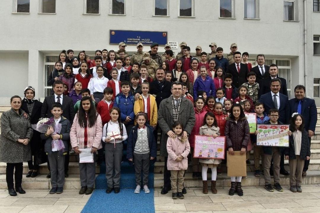 Asker Ve Polis Abilerine Mektup Yazdılar, Resim Yaptılar