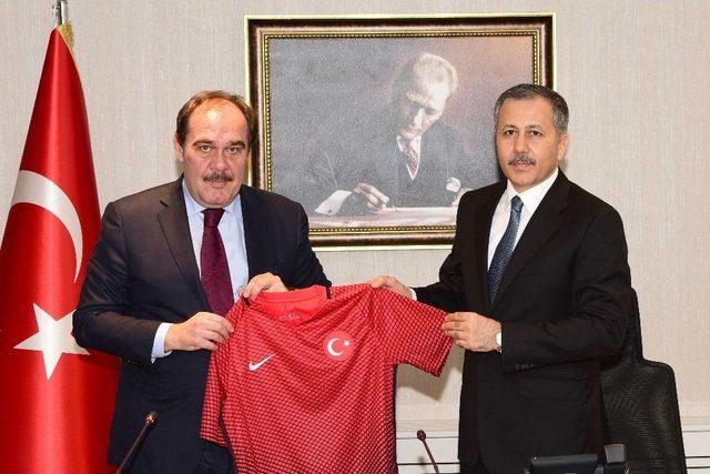 Tff Başkanı Yıldırım Demirören, Vali Ali Yerlikaya’yı Ziyaret Etti