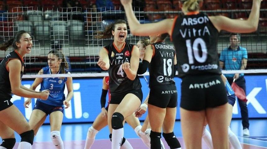 Eczacıbaşı Vitra, Yarı Finalde