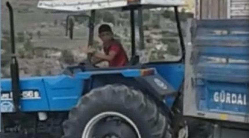 Trakt&ouml;r Kullanan &Ccedil;ocuk Y&uuml;rekleri Ağza Getirdi