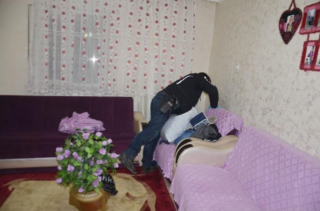 Bursa&rsquo;da Eş Zamanlı Narkotik Operasyonu: 4 G&ouml;zaltı