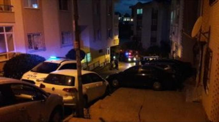 Beyoğlu&rsquo;nda Otopark Kavgası: 1 Polis Yaralı