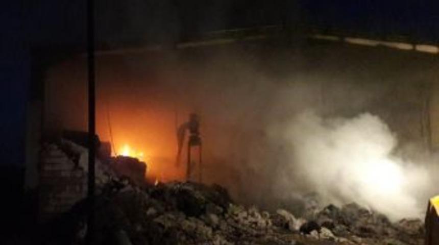 İplik Fabrikasının Deposunda Yangın &Ccedil;ıktı