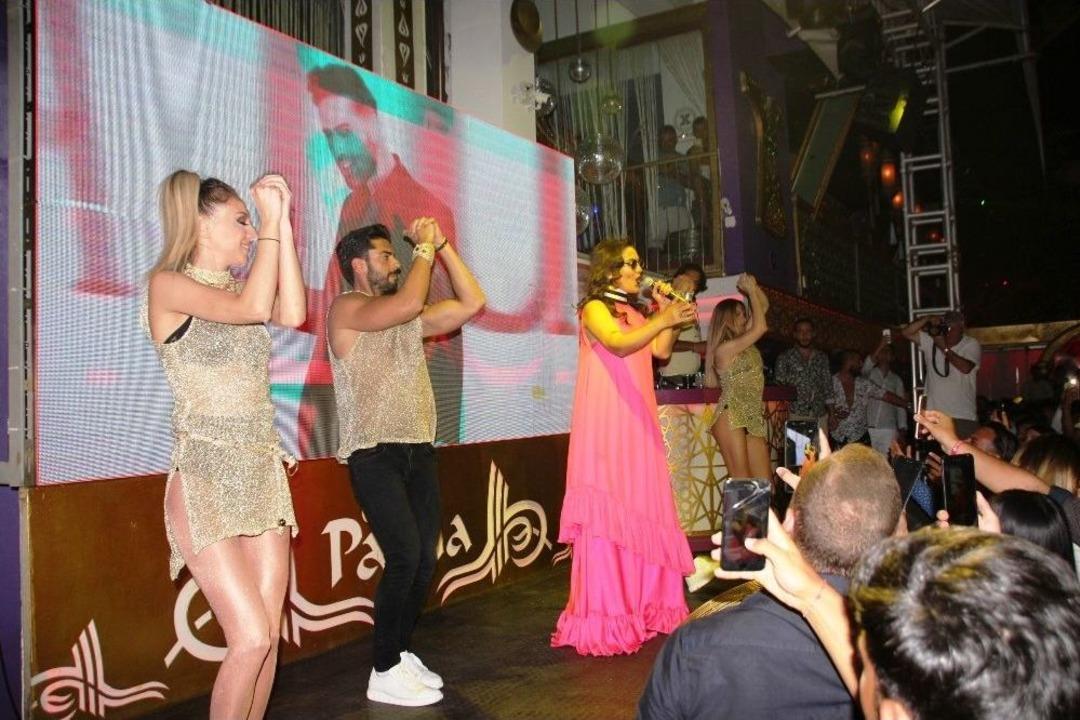 Demet Akalın Bodrum&rsquo;u Salladı