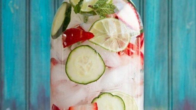 Çilekli, Limonlu ve Naneli Su