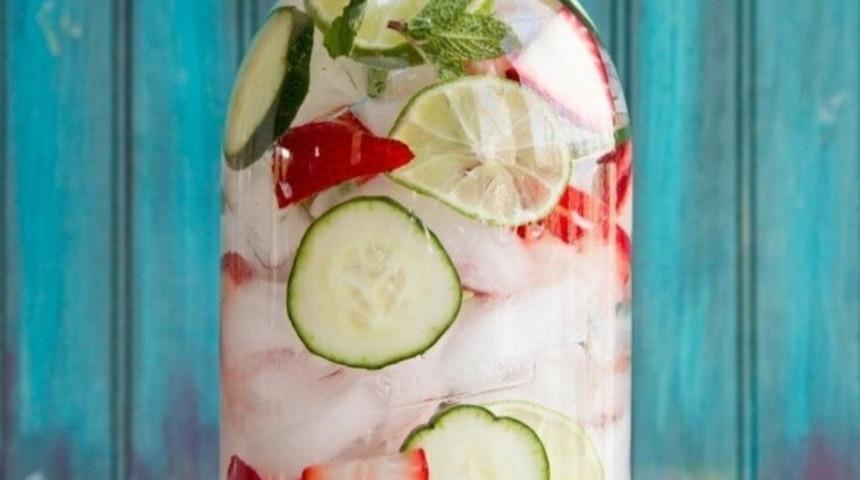 Çilekli, Limonlu ve Naneli Su