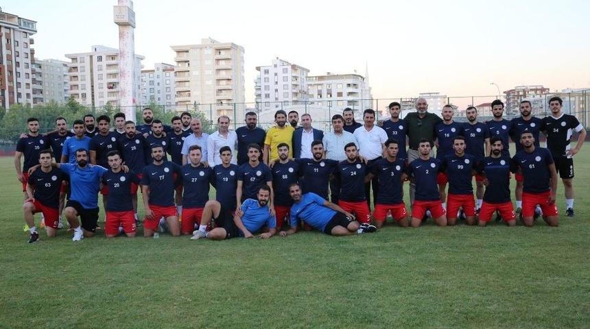 Karak&ouml;pr&uuml; Belediyespor Sahaya İndi