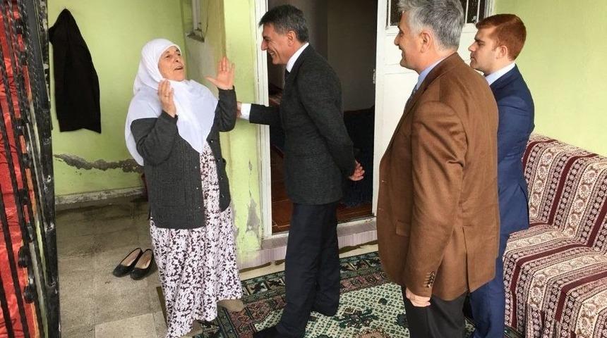 Kaymakam &Ouml;zkan&rsquo;dan, Şehit Annelerine Anlamlı Ziyaret