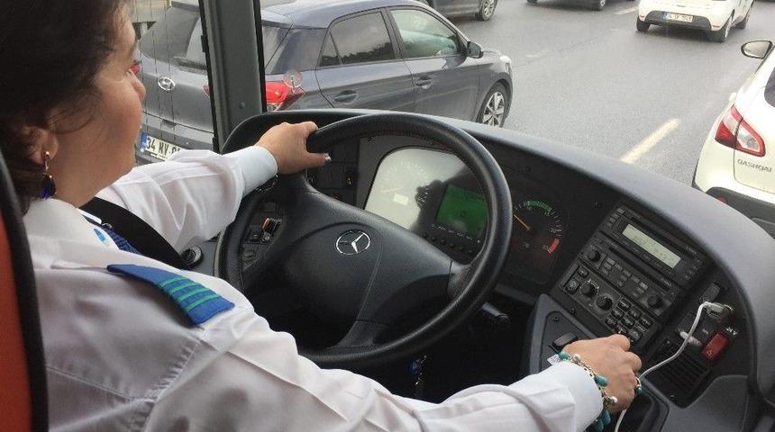 (&ouml;zel) Yolların Nazan Kaptanı 25 Yıldır Şehirlerarası Yolcu Taşıyor